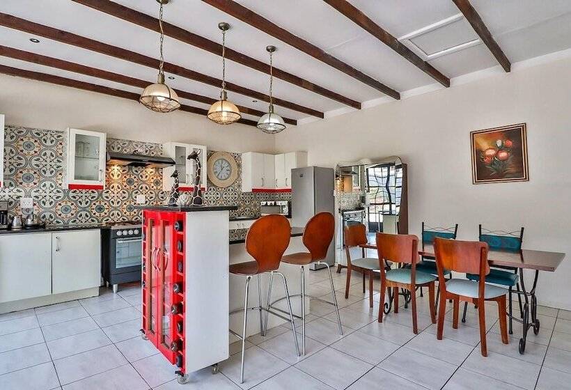 بنسيون Senate Boutique Guest House