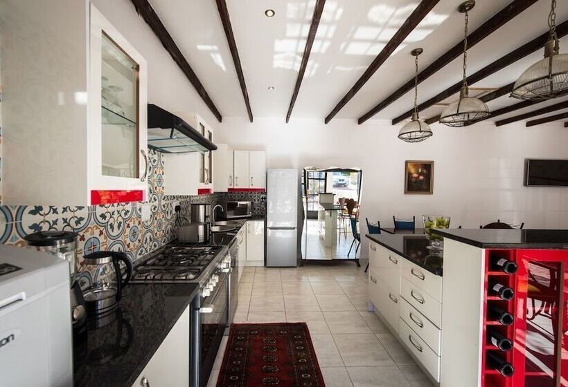 بنسيون Senate Boutique Guest House