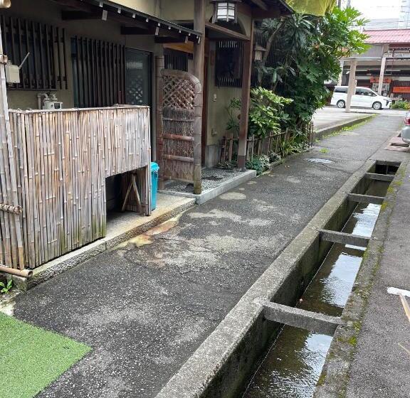 ペンション Thanyaporn House