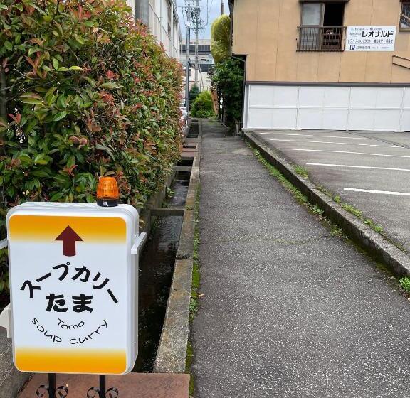 ペンション Thanyaporn House