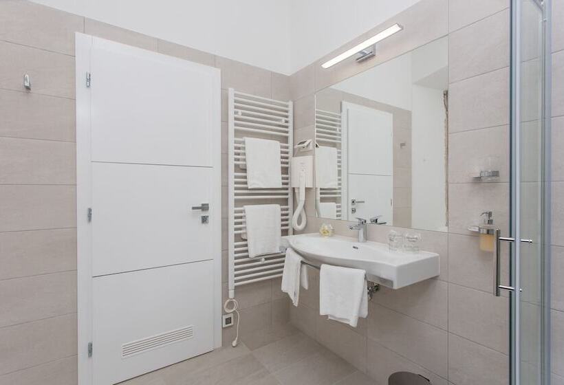 Klarisa Palace Rooms