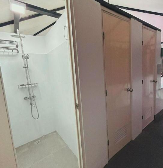 هاستل Camp Backpackers Port Barton