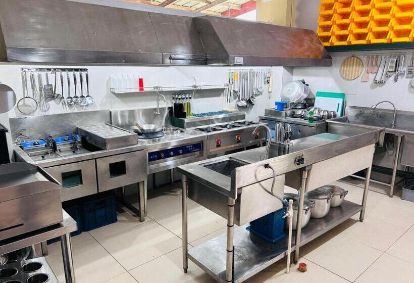 هاستل Camp Backpackers Port Barton