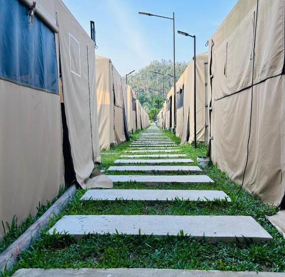 هاستل Camp Backpackers Port Barton