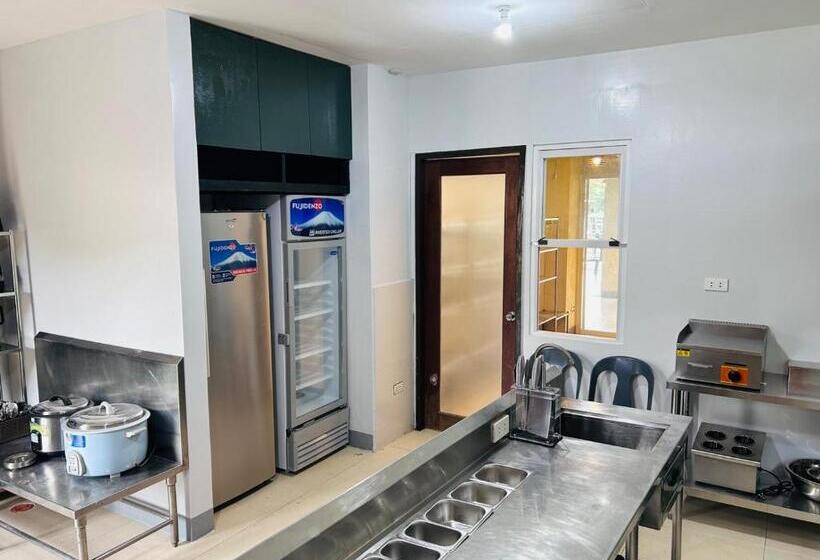 هاستل Camp Backpackers Port Barton