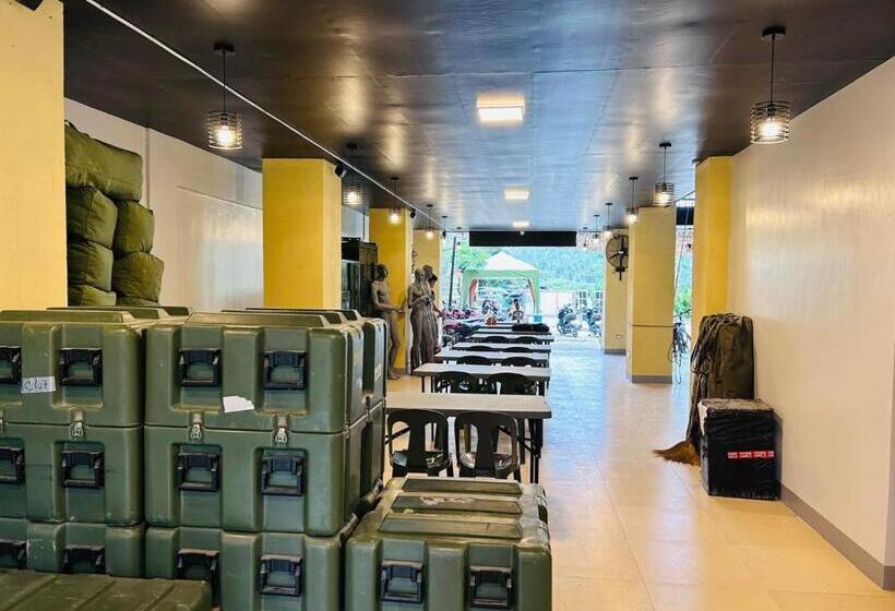 هاستل Camp Backpackers Port Barton