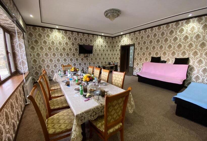 فندق صغير Uhum Guesthouse Nuratau Mountain