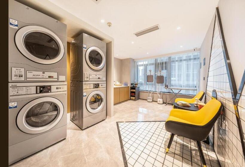 Atour Hotel Guiyang Guanshan Lake City Government