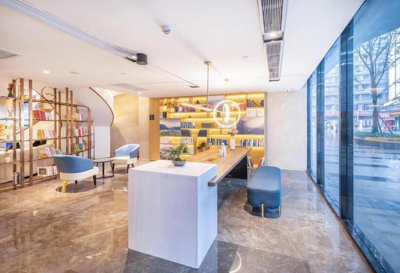 Atour Hotel Guiyang Guanshan Lake City Government