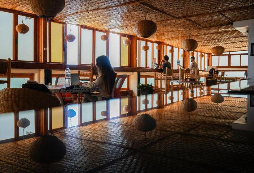 تختخواب و صبحانه Adventurekeys Surf Yoga Cowork