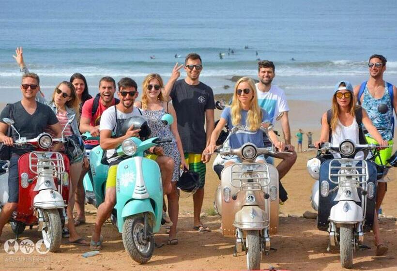 تختخواب و صبحانه Adventurekeys Surf Yoga Cowork