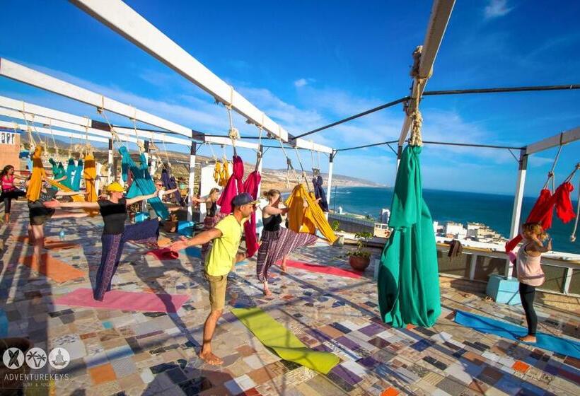 تختخواب و صبحانه Adventurekeys Surf Yoga Cowork
