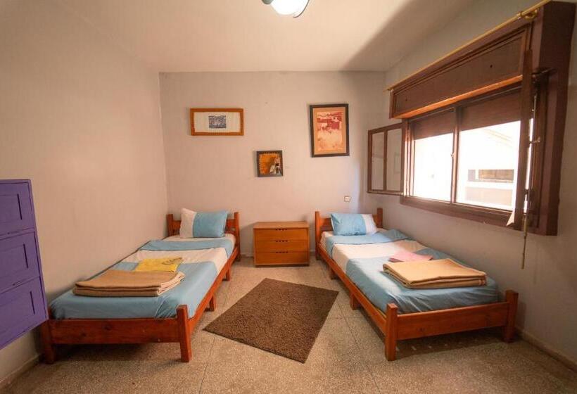 تختخواب و صبحانه Adventurekeys Surf Yoga Cowork