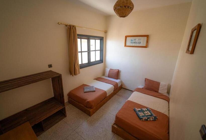 تختخواب و صبحانه Adventurekeys Surf Yoga Cowork