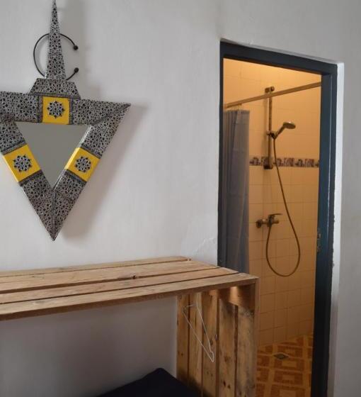 تختخواب و صبحانه Adventurekeys Surf Yoga Cowork