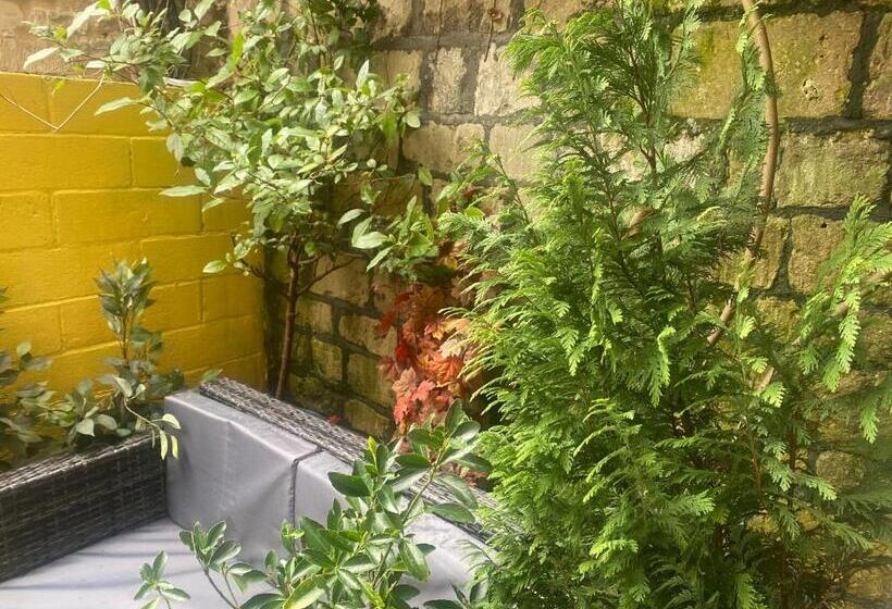 مبيت وإفطار Quiet Lower Floor 2 Bed City Apartment With Private Patio Garden