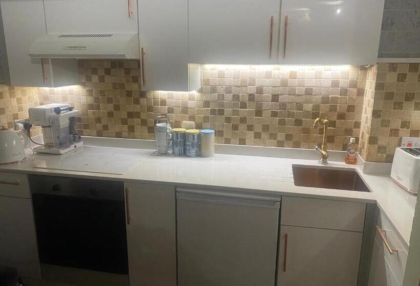 مبيت وإفطار Quiet Lower Floor 2 Bed City Apartment With Private Patio Garden