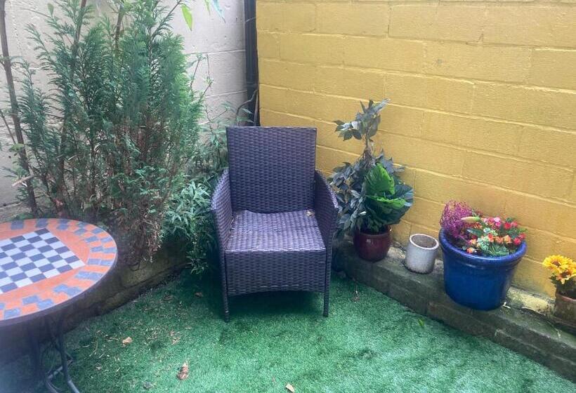 مبيت وإفطار Quiet Lower Floor 2 Bed City Apartment With Private Patio Garden