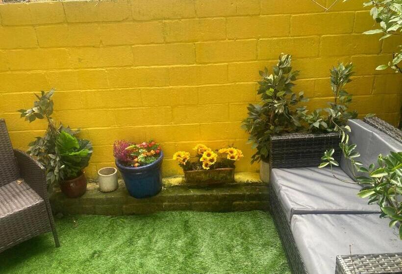 مبيت وإفطار Quiet Lower Floor 2 Bed City Apartment With Private Patio Garden