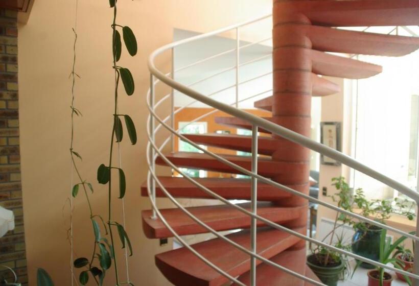 ベッドアンドブレックファースト Villa Loriline