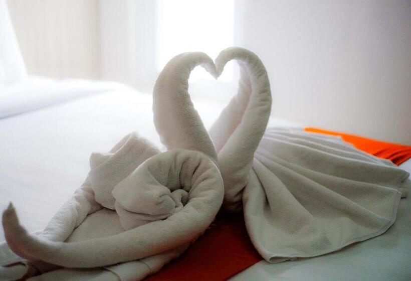 Front One Hotel Sragen