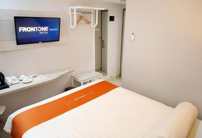 Front One Hotel Sragen