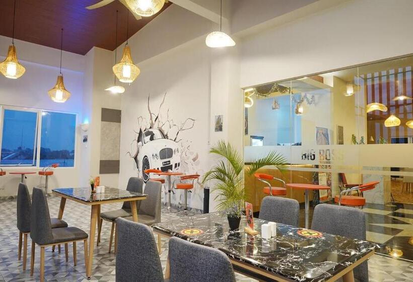 Front One Hotel Sragen