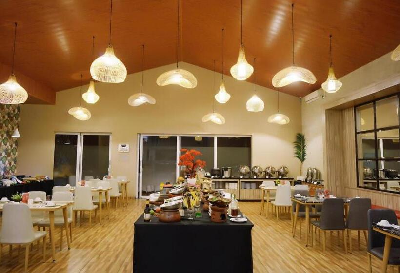 Front One Hotel Sragen