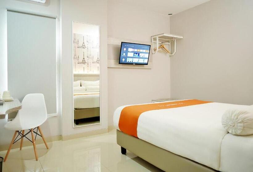 Front One Hotel Sragen