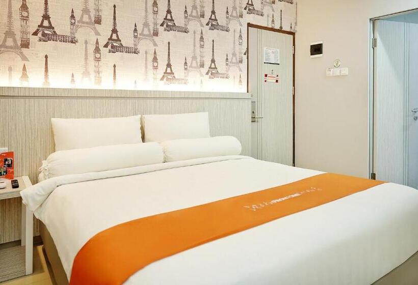 Front One Hotel Sragen