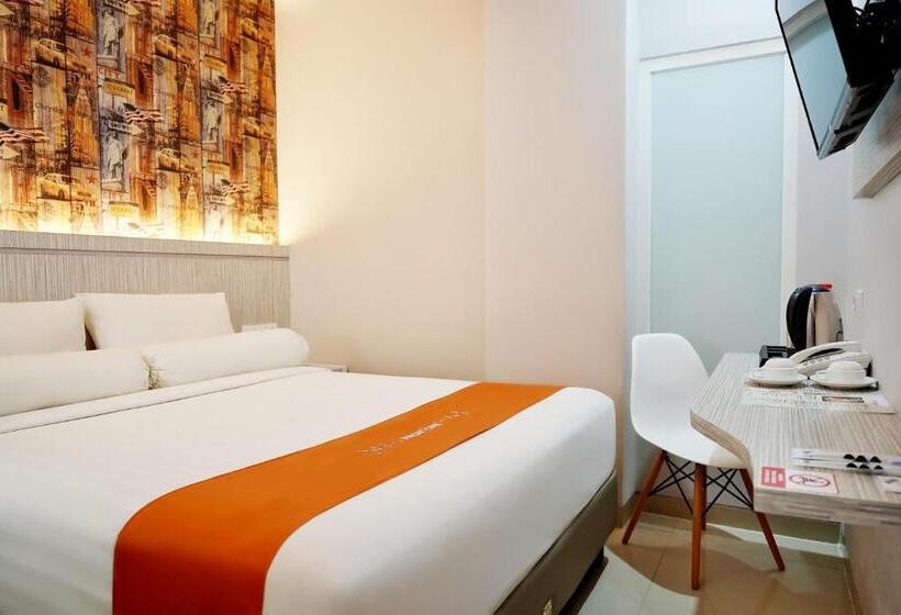 Front One Hotel Sragen