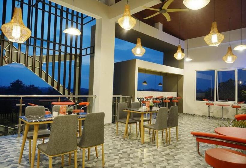 Front One Hotel Sragen