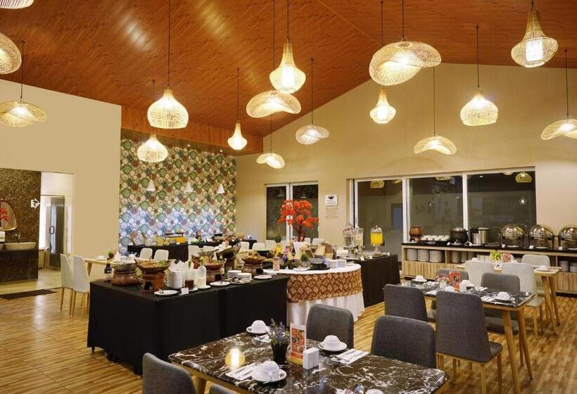 Front One Hotel Sragen