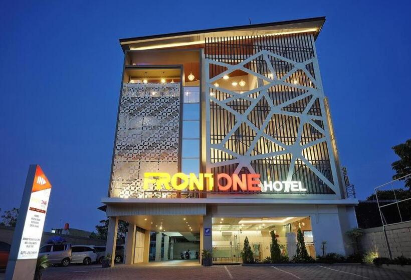 Front One Hotel Sragen