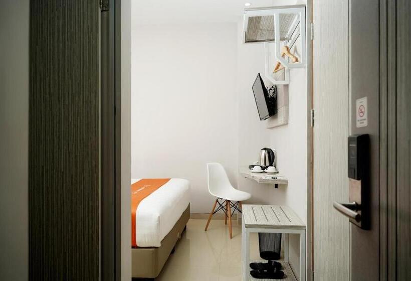 Front One Hotel Sragen