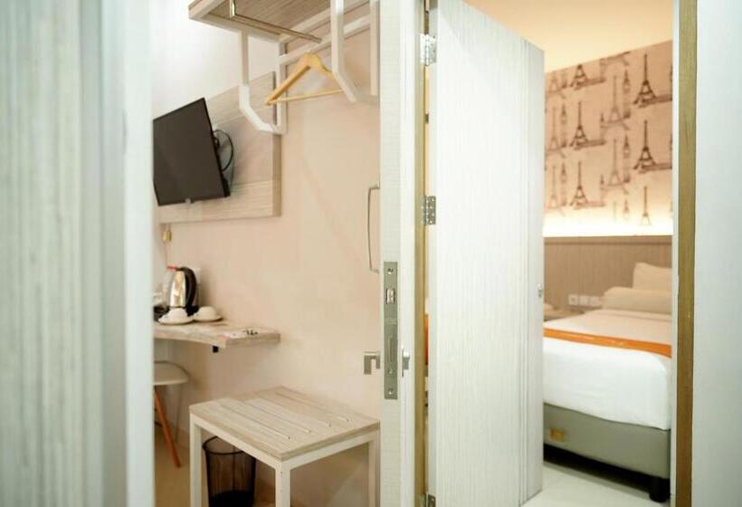 Front One Hotel Sragen