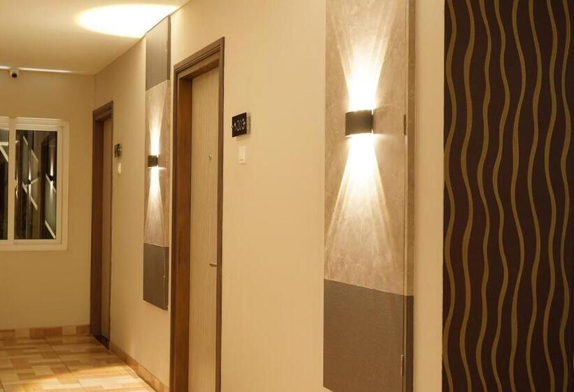 Front One Hotel Sragen