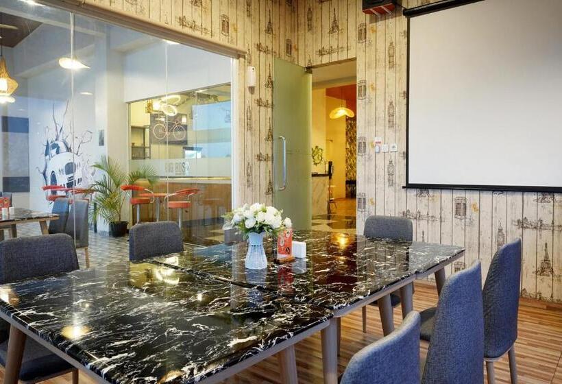 Front One Hotel Sragen