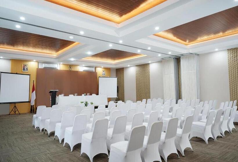 Front One Hotel Sragen