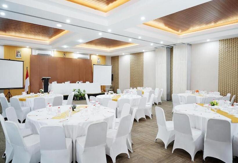 Front One Hotel Sragen