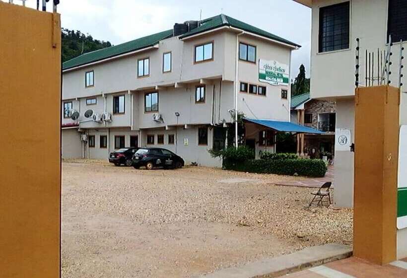 فندق Adwoa Asantewaa Memorial
