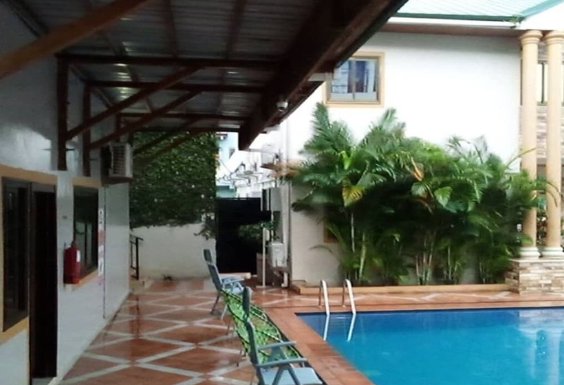 فندق Adwoa Asantewaa Memorial