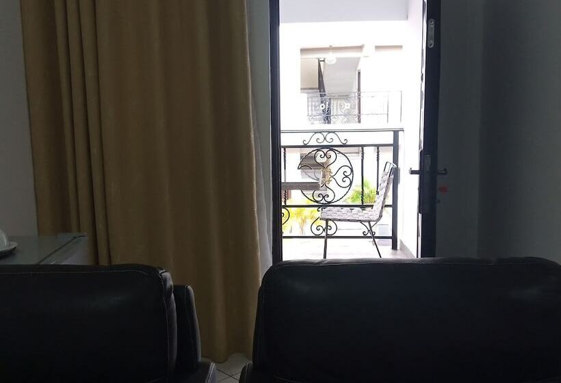 فندق Adwoa Asantewaa Memorial