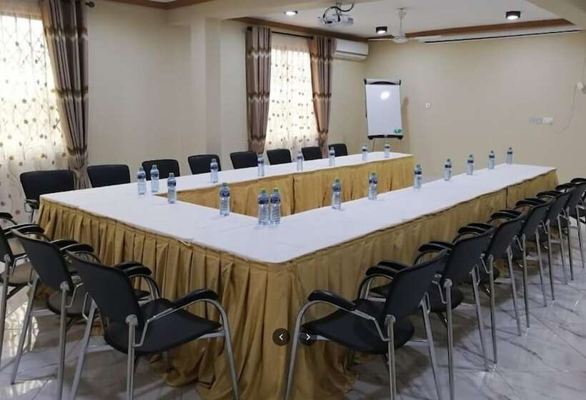 فندق Adwoa Asantewaa Memorial