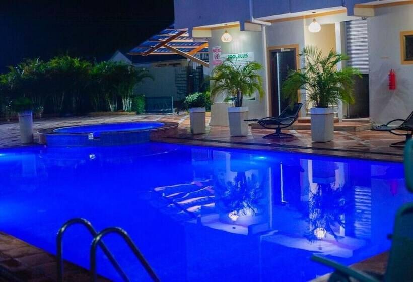 فندق Adwoa Asantewaa Memorial