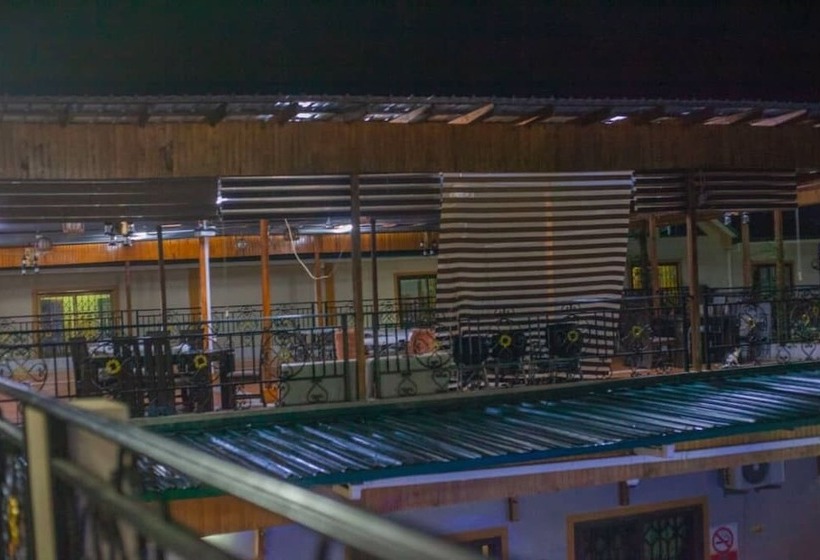 فندق Adwoa Asantewaa Memorial