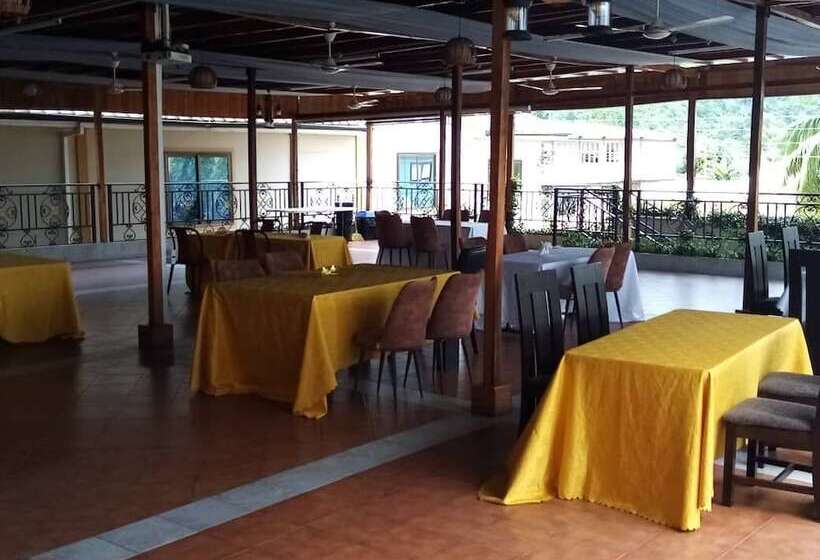 فندق Adwoa Asantewaa Memorial