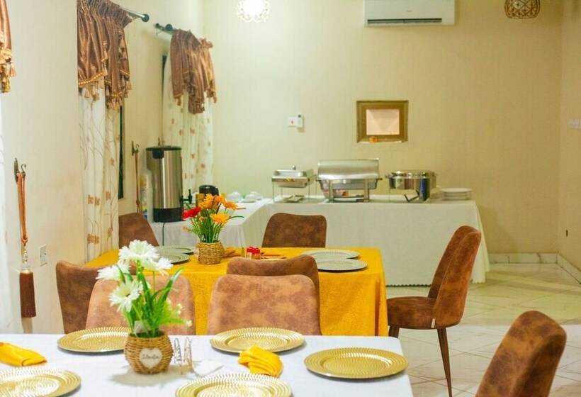 فندق Adwoa Asantewaa Memorial