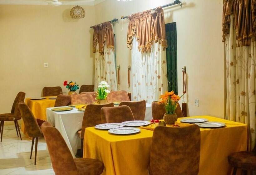 فندق Adwoa Asantewaa Memorial