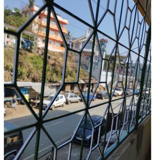 فندق Anmeti Travellers Inn